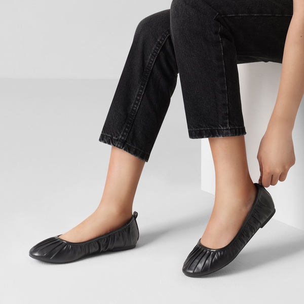 Pleated Round Toe Ballet Flats - BLACK - 1