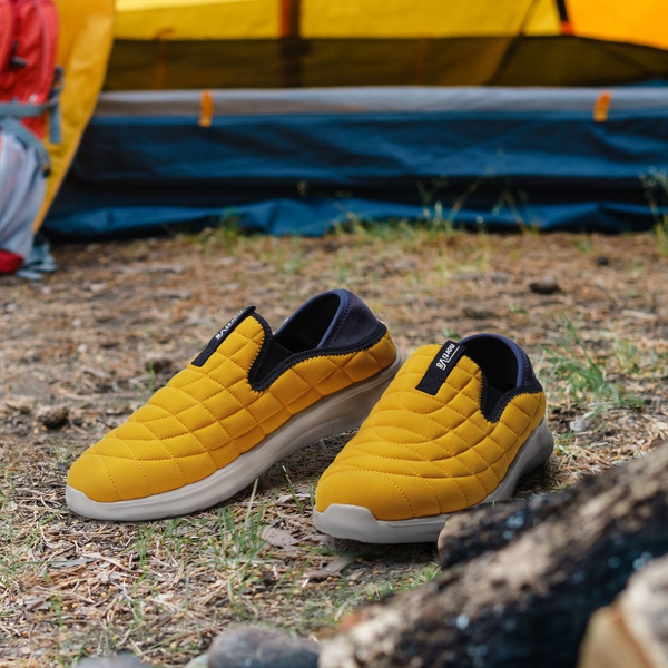 Unisex Hiking Slip-On Walking Shoes - GOLDEN - 1